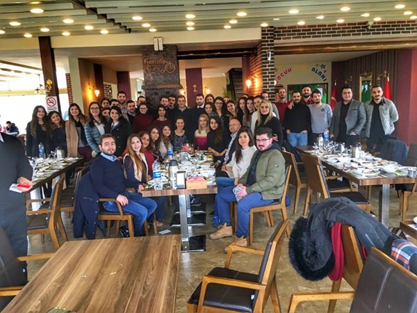 Genç Avukatlar kahvaltıda