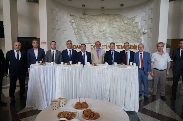 Adliyede bayramlaşma