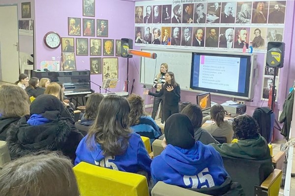 Çocuk Hakları Merkezi, lise öğrencilerine haklarını hatırlattı