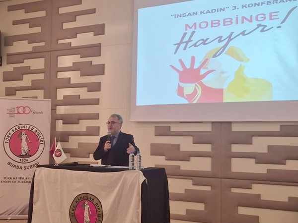 Öztosun, "İnsan Kadın" panelinin açılış konuşmasını yaptı