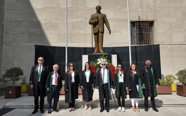 Kimse bize ne zaferleri, ne Gazi Mustafa Kemal'i unutturabilir!