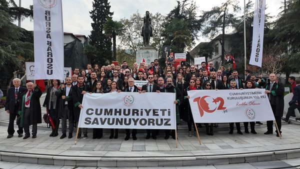 Cumhuriyeti Savunuyoruz
