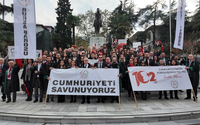 Cumhuriyeti Savunuyoruz