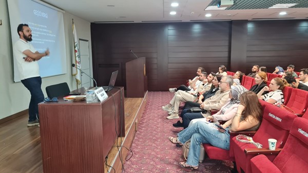 "Vergi Hukuku" konferansı yapıldı