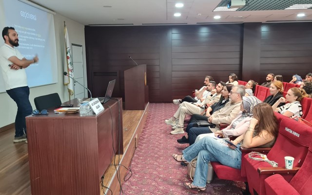 "Vergi Hukuku" konferansı yapıldı