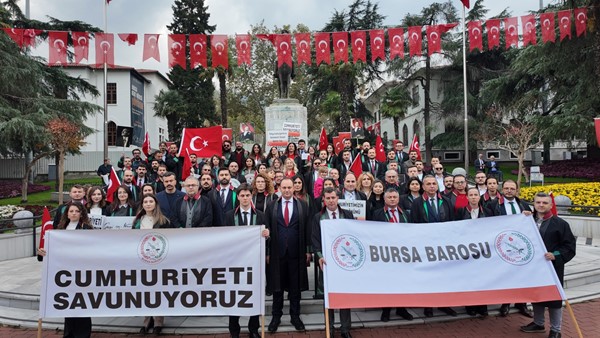 Cumhuriyeti Savunuyoruz!