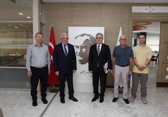 Bursa Barosu Çevre ve Kent Hukuku Komisyonu Nilüfer Belediyesi Başkanı Şadi Özdemir'i ziyaret etti.