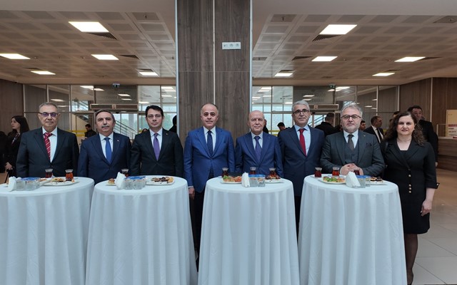 Adliyede bayramlaşma