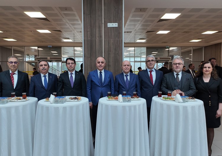 Adliyede bayramlaşma