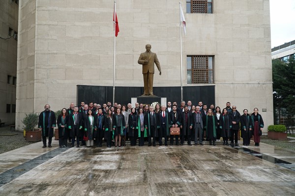 “Hukuksuzluk ortamında hukukun üstünlüğünü savunmaya devam ediyoruz”