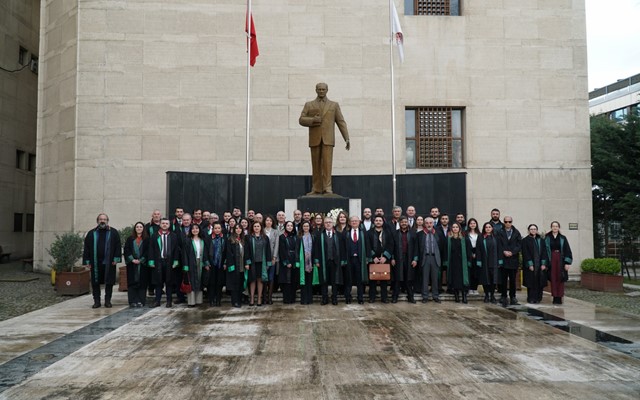 “Hukuksuzluk ortamında hukukun üstünlüğünü savunmaya devam ediyoruz”