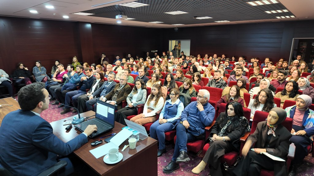 "İş Hukukunda Haklı Fesih Halleri" söyleşisine büyük ilgi