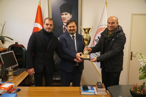 Başkan'a şampiyonluk kupası