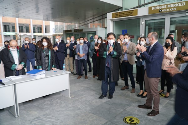 Bursa Barosu olağan genel kurulu olağanüstü koşullarda toplandı ve 24-25 Ekim'e ertelendi