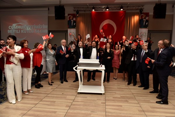 Görkemli Cumhuriyet Balosu - Altun: “Cumhuriyet'in avukatlarıyız”