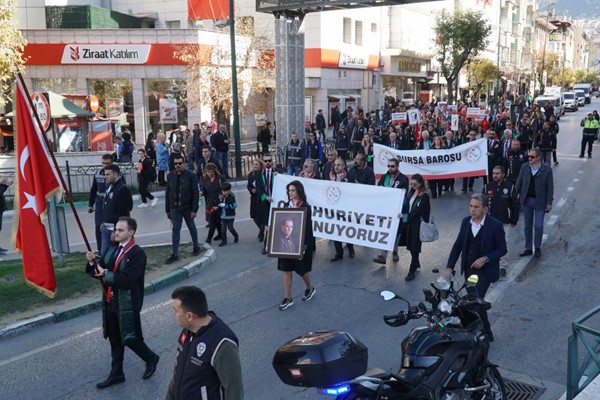 Avukatlar Cumhuriyeti savunuyor