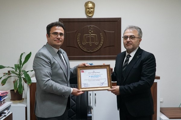 Av. Metin Öztosun mazbatasını aldı