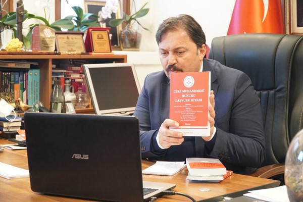 Bursa Barosu'ndan 532 stajyer avukata uzaktan eğitim