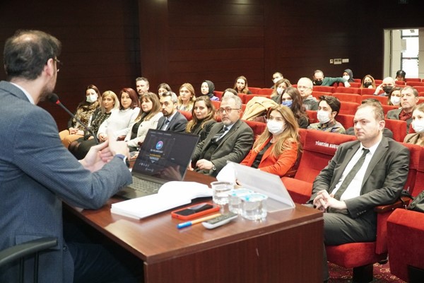 Yapay Zeka ve Hukuk Ekseninde Güncel Gelişmeler konferansı yapıldı