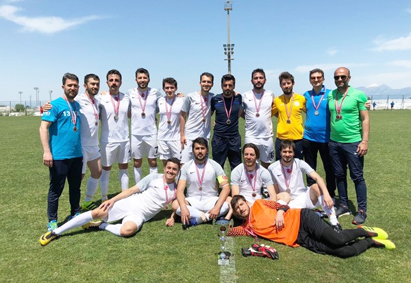 Antalya Atatürk Kupası'nda Bursa Barosu futbol, voleybol ve basketbol branşlarında 4 takımla yer aldı